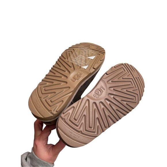 NWOT UGG Kids Classic Short Forest Night/Dune Boot Size 3 - Picture 5 of 6